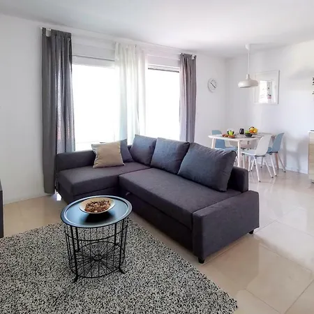 アパート Lavanda 3